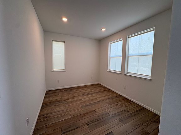 4th image of 204 Wooley Creek Way