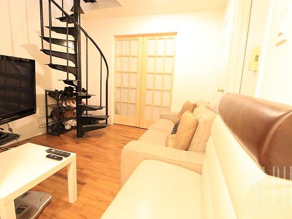 3rd image of 171 W 83rd St APT 1A