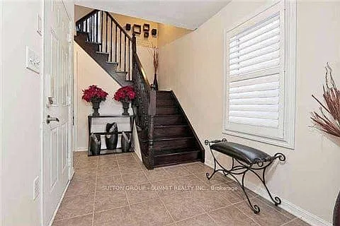 4 bed, $2,900 — Photo 1