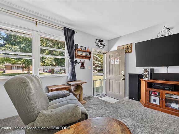 4th image of 3912 Hillborn Ln
