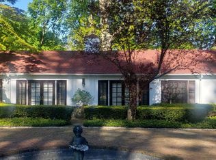46 Clocktower Ln, Old Westbury, NY 11568