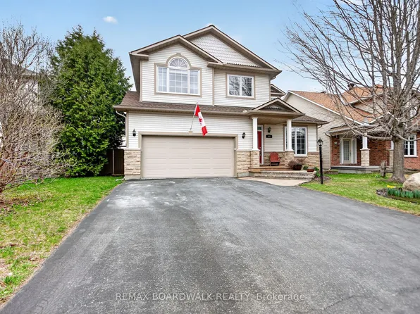 141 W Ridge Dr, Ottawa, ON K2S 2H3