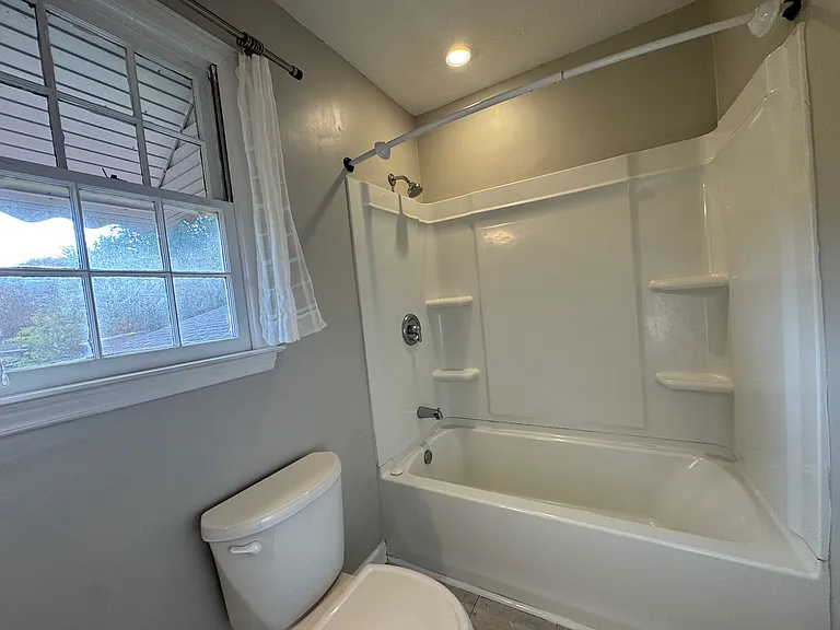 6241 Schomburg Rd — Photo 18