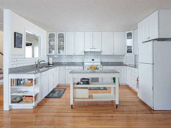 2nd image of 1137 Parklawn Dr