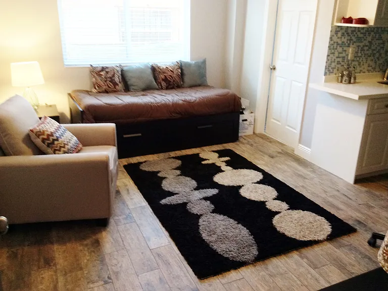 53 NE 49th St #4A — Photo 3