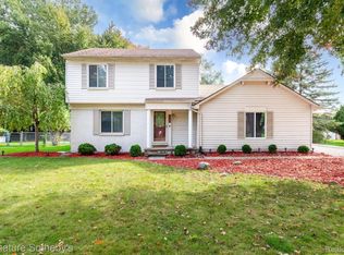 3830 Bristol Dr, Troy, MI