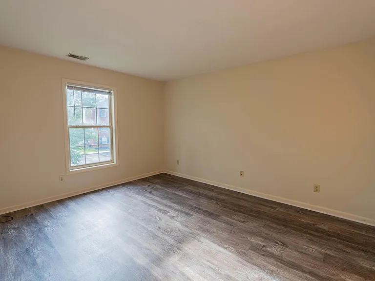 100 Northridge Dr #5 — Photo 10