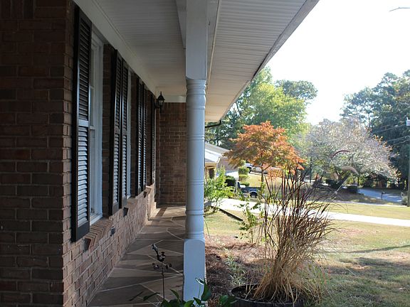 2nd image of 5586 Woodland Dr