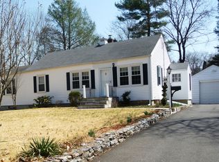 36 Meadowpark Ave W, Stamford, CT 06905