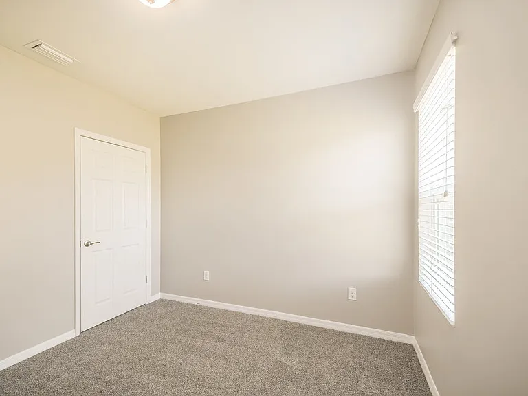 714 SW 6th St — Photo 12