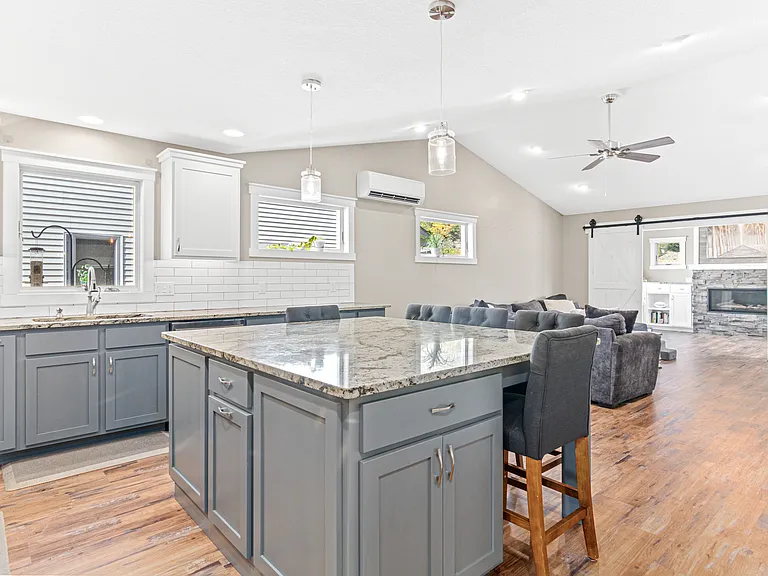 898 Brentwood Cir — Photo 8