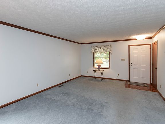 2nd image of 1323 Holiday Ln W