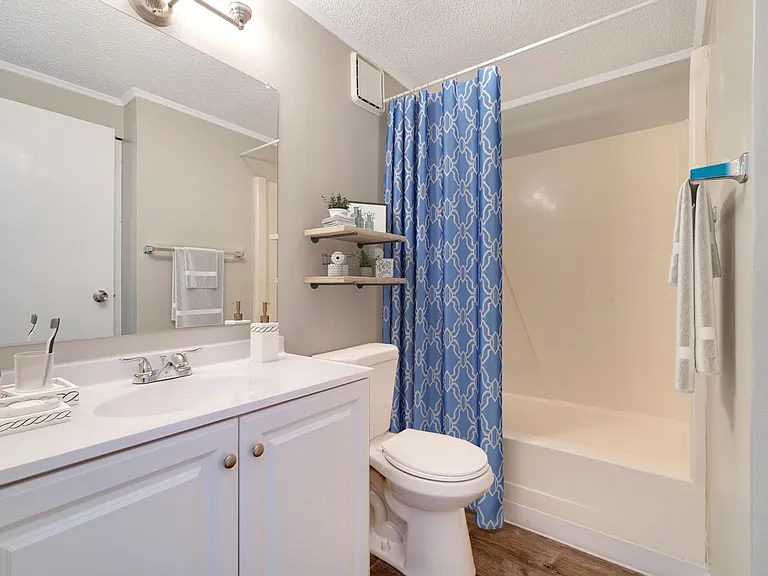 Meadowood Apartments — Photo 5