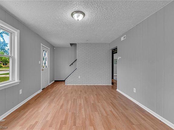 4th image of 23166 Gay St