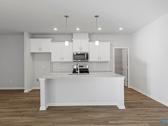 3rd image of 285 Shubert Dr