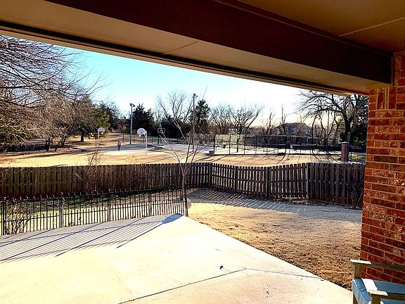  BB/Tennis court view