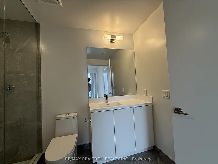 400 King St W #1917 — Photo 7