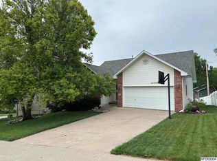 407 N McKenna Ave, Gretna, NE 68028