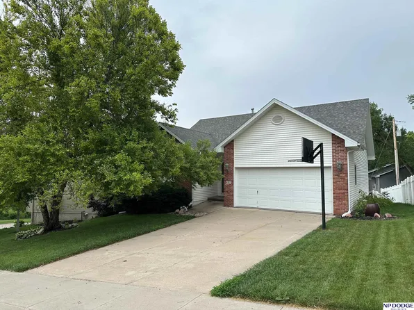 407 N McKenna Ave, Gretna, NE 68028