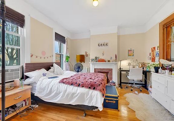3rd image of 3132 42nd St