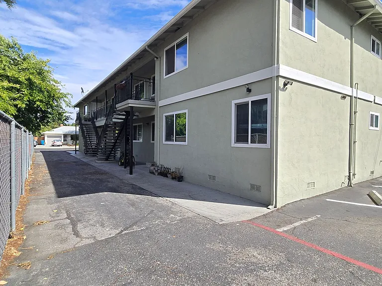 450 California St #1 — Photo 9