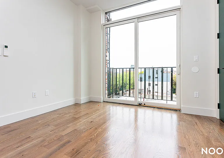 317 Franklin Ave #2R — Photo 16