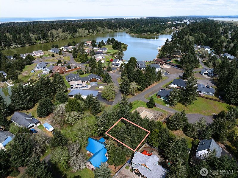 4th image of 336 Lake Bay Loop SE