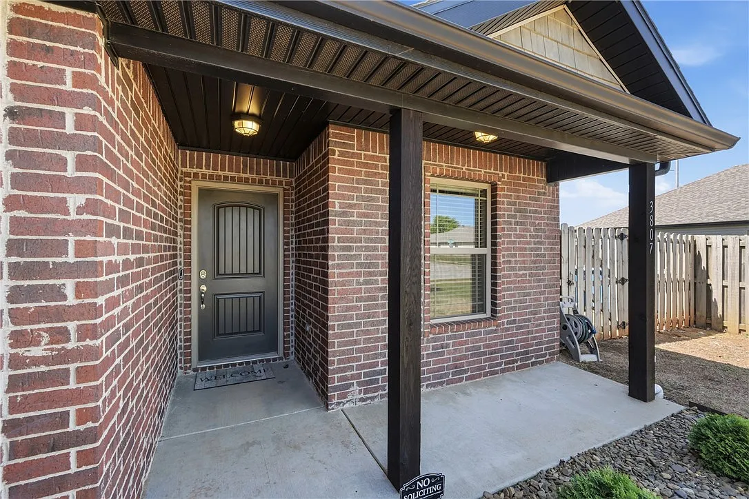 Building Photo - 3807 Capstone Ave