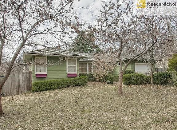 2nd image of 1806 S Lake Dr
