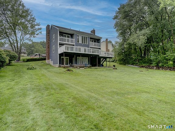 3rd image of 137 Hollyberry Lane