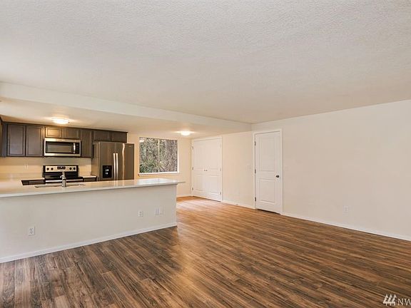 5th image of 14526 Holiday Dr N