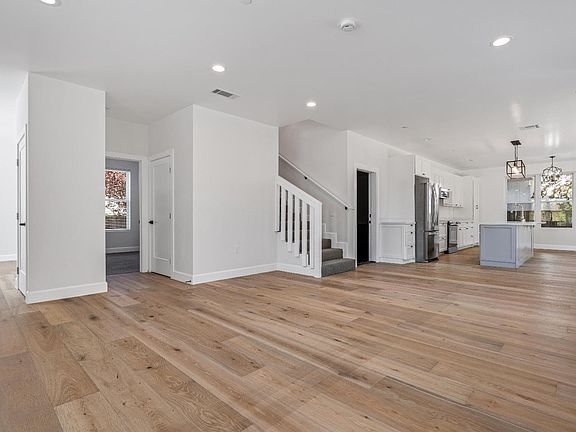 4th image of 109 Paul Wittke Drive