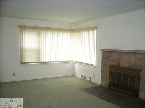 5th image of 2828 Lee Blvd