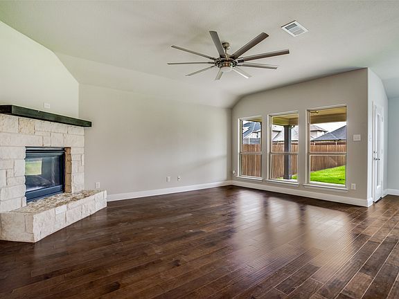 4th image of 3009 Chestnut Ln