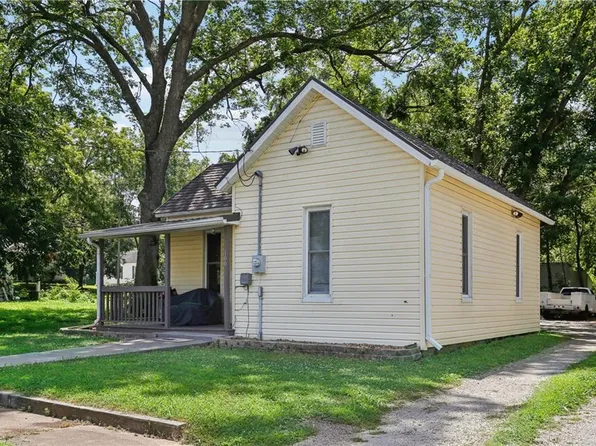 106 W Tebo St, Clinton, MO 64735