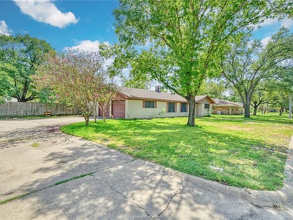 3rd image of 1100 Goode Dr