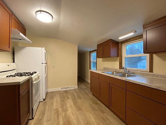 2nd image of 510 6th St NE