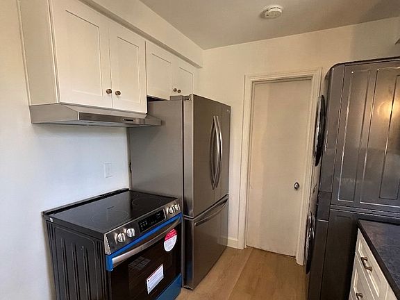 3rd image of 203 Hazelwood Dr