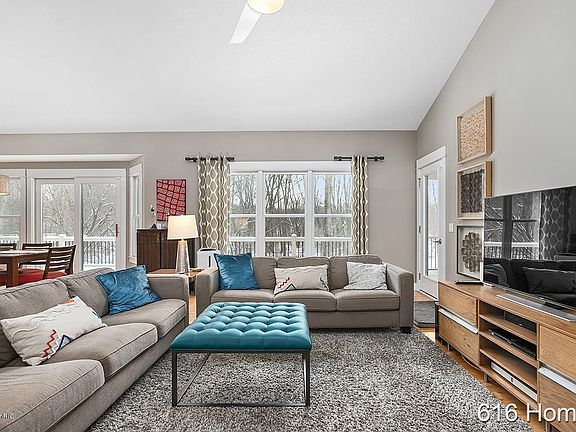 3rd image of 1664 Watermark Dr SE