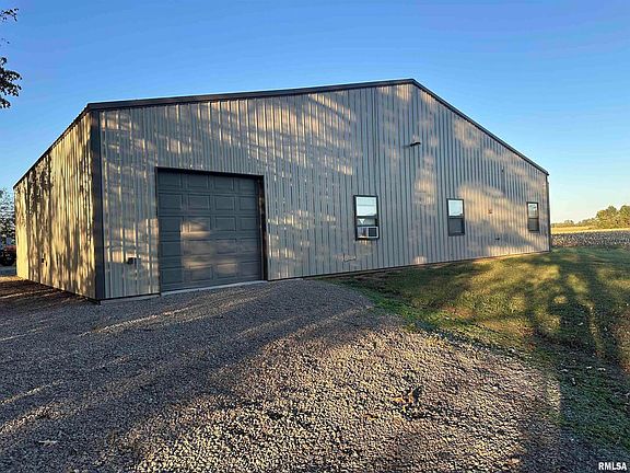 5th image of 814 Hyde Park Rd