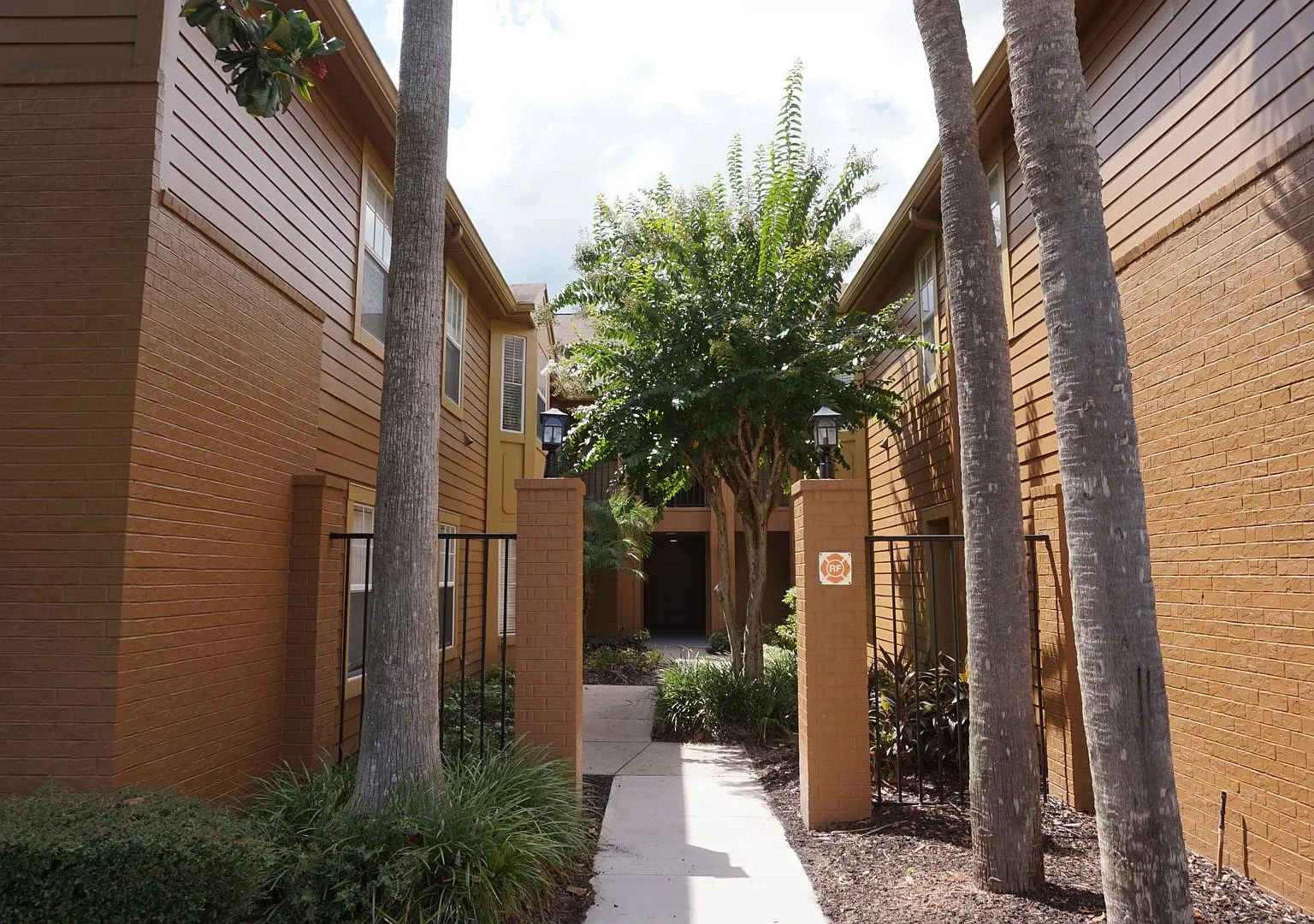 400 Summit Ridge Pl — Photo 2