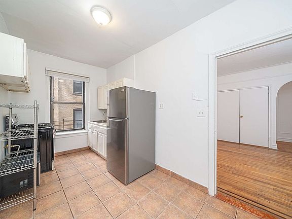 5th image of 225 Bennett Ave APT 3N