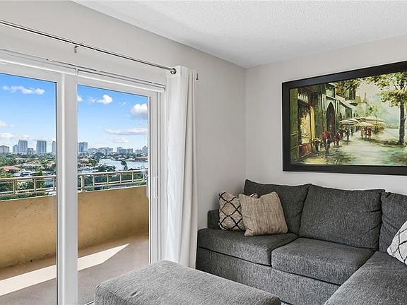 5th image of 900 NE 18th Ave APT 907