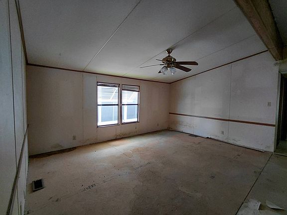 4th image of 1625 Estate Dr