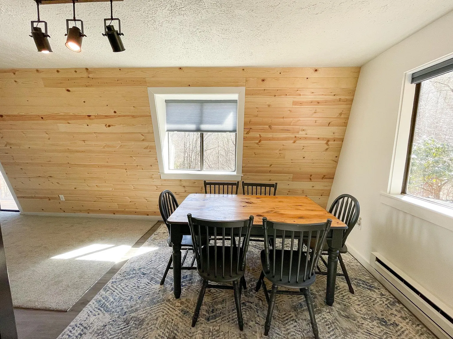 2 bed, 1271 sqft, $1,900 — Photo 3