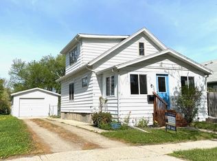 322 19th St N, Fargo, ND 58102