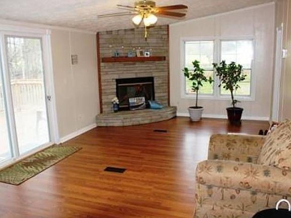 LARGE FAMILY ROOM / GL FP