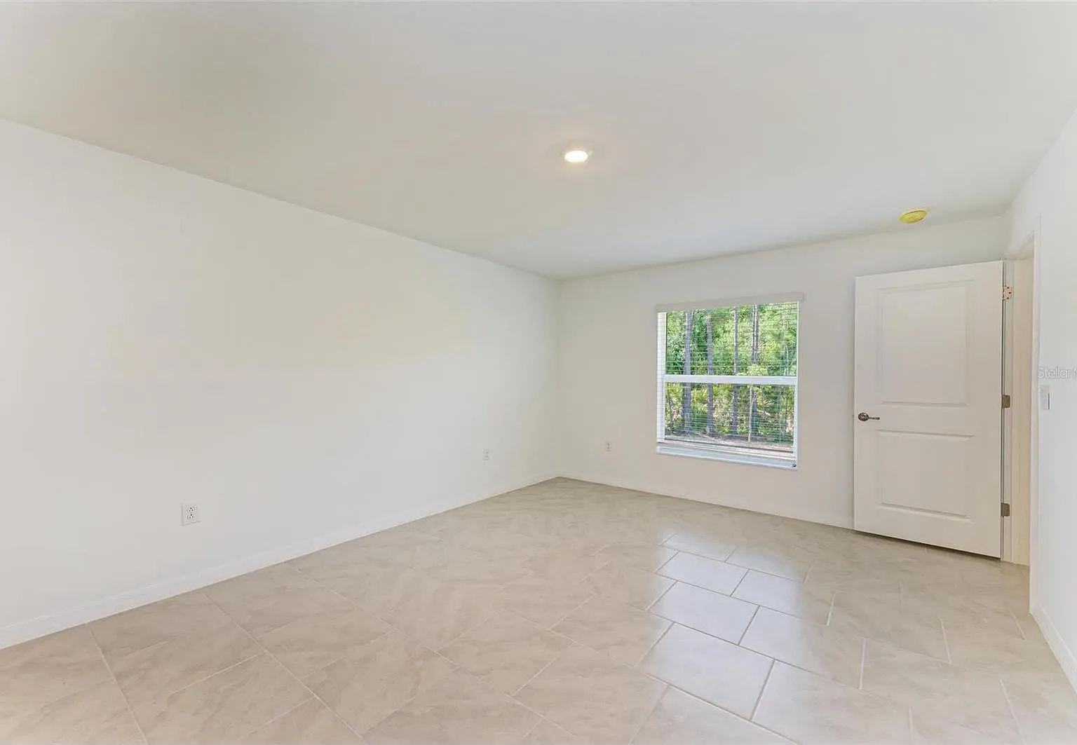 4 bed, 1936 sqft, $2,200 — Photo 3