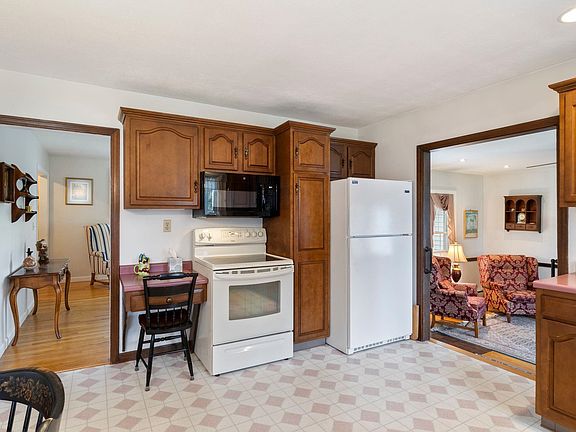 3rd image of 633 Fairfield Street