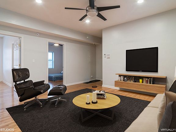 3rd image of 3906 W Belmont Ave APT 5